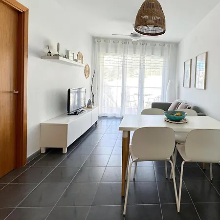 Acogedor Y Moderno Cerca De La Playa Con Piscina Comunitaria, Parking Y Wifi - Es-228-173 Llanca